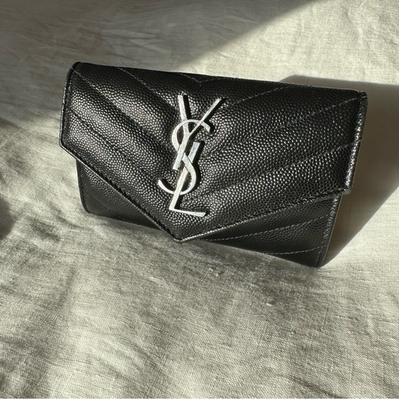 CASSANDRE MATELASSÉ SMALL ENVELOPE WALLET IN GRAIN DE POUDRE EMBOSSED LEATHER - Picture 2 of 6